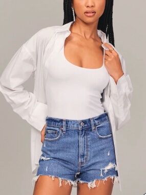 Abercrombie & Fitch High Rise Mom Short Size 28/US6